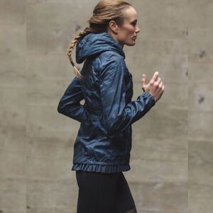 Lululemon Spring Fling Puffy Windbreaker Heathered Lotus Camo Oil Slick Blue 6